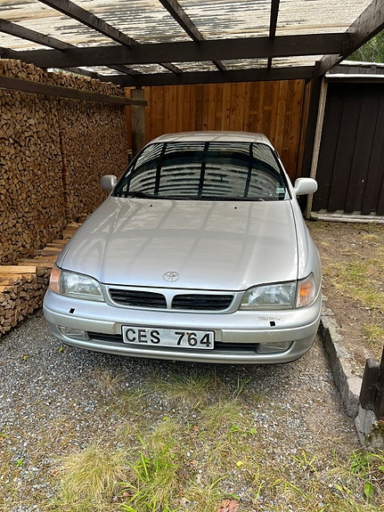 Toyota Carina 2 of 5