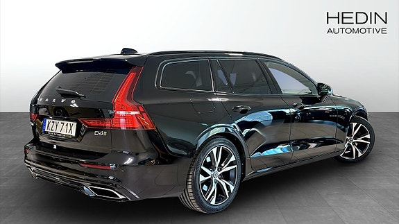 Volvo V60 2 of 5