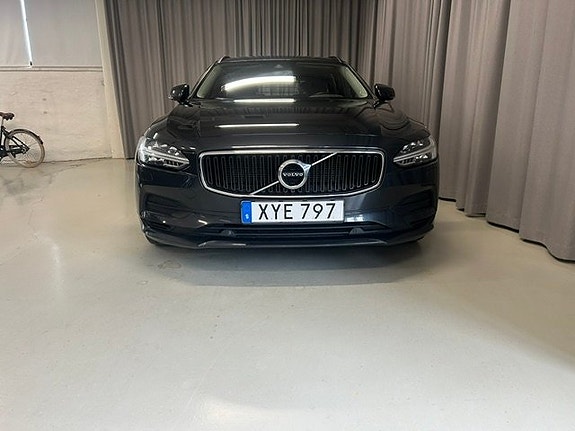 Volvo V90 2 of 5