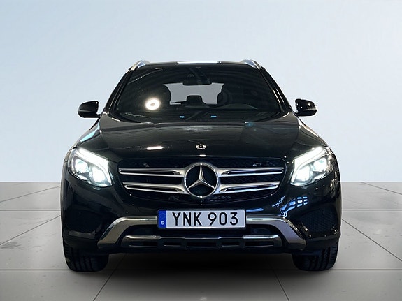 Mercedes-Benz GLC350 e 2 of 5