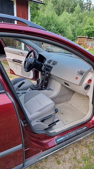 Volvo V50 3 of 5