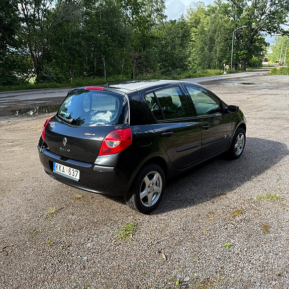 Renault Clio 2 of 4