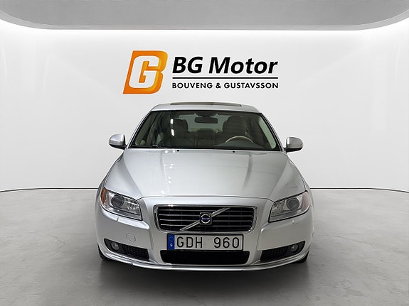 Volvo S80 2 of 5