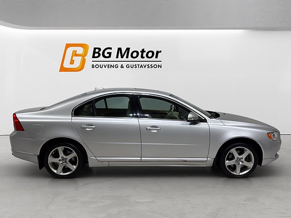 Volvo S80 3 of 5