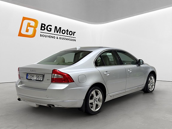 Volvo S80 4 of 5
