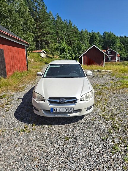 Subaru Legacy 3 of 5