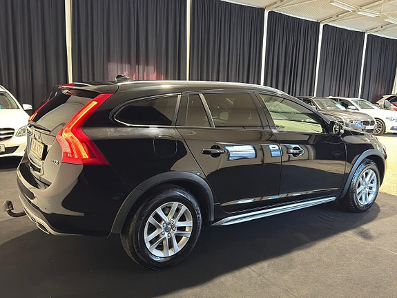 Volvo V60 Cross Country 4 of 5