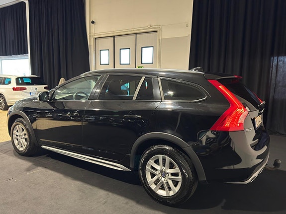 Volvo V60 Cross Country 3 of 5