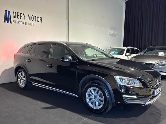 Volvo V60 Cross Country 2 of 5