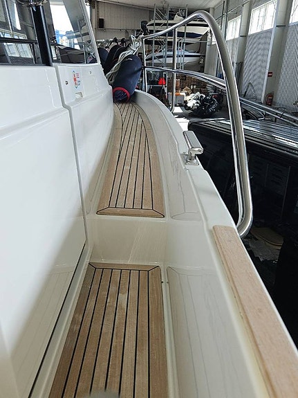 Nimbus 305 Coupe 5 of 5