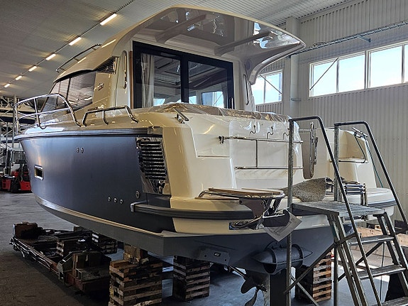 Nimbus 305 Coupe 4 of 5