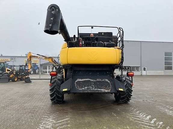 New Holland CR 9080 2 of 5