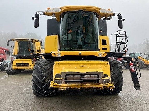 New Holland CR 9080 4 of 5