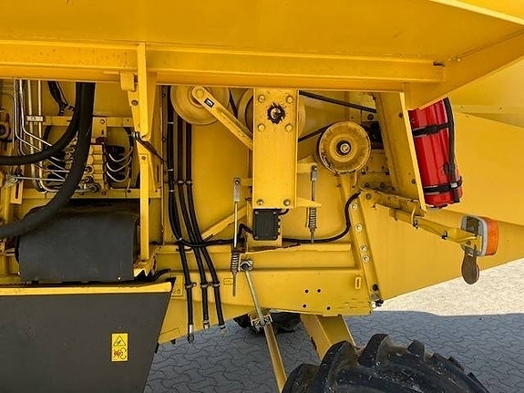 New Holland TC 56 12 of 21