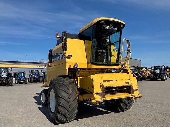 New Holland TC 56 3 of 5