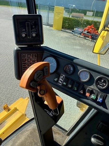 New Holland TC 56 6 of 21