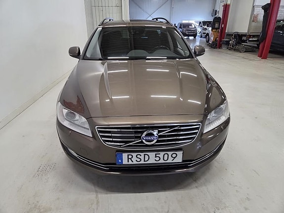Volvo V70 2 of 5