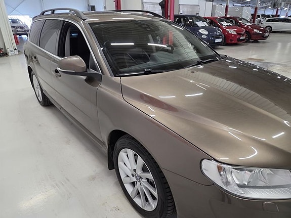 Volvo V70 3 of 5