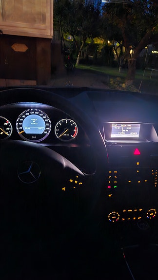 Mercedes-Benz C200 13 of 15