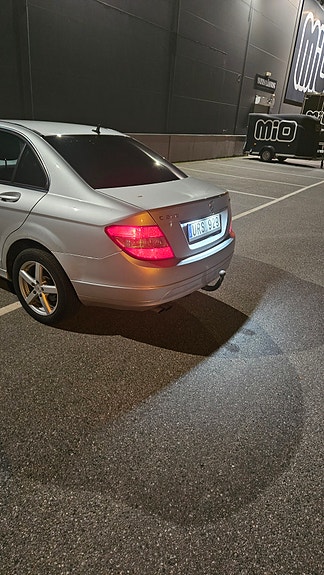 Mercedes-Benz C200 7 of 15