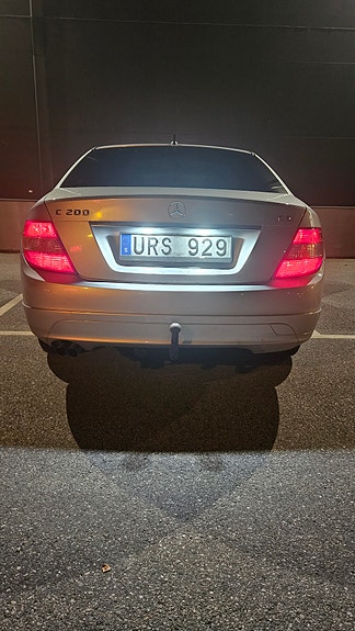 Mercedes-Benz C200 8 of 15