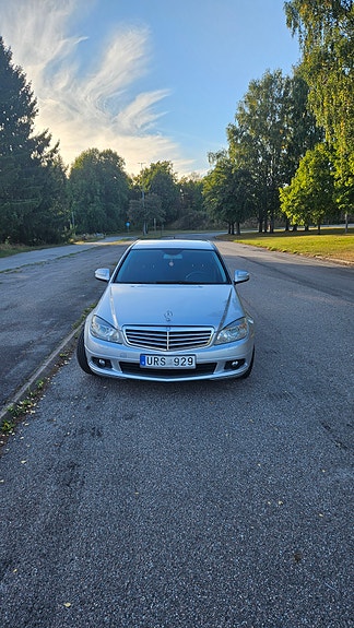Mercedes-Benz C200 3 of 15