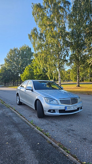 Mercedes-Benz C200 2 of 15