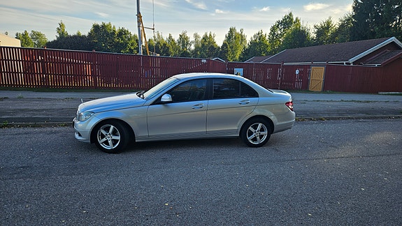 Mercedes-Benz C200 6 of 15
