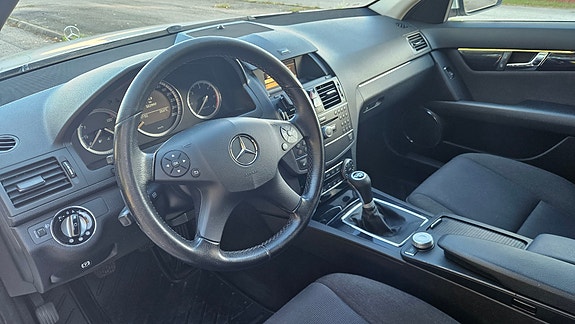 Mercedes-Benz C200 9 of 15
