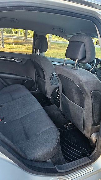 Mercedes-Benz C200 11 of 15
