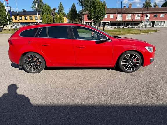Volvo V60 3 of 5
