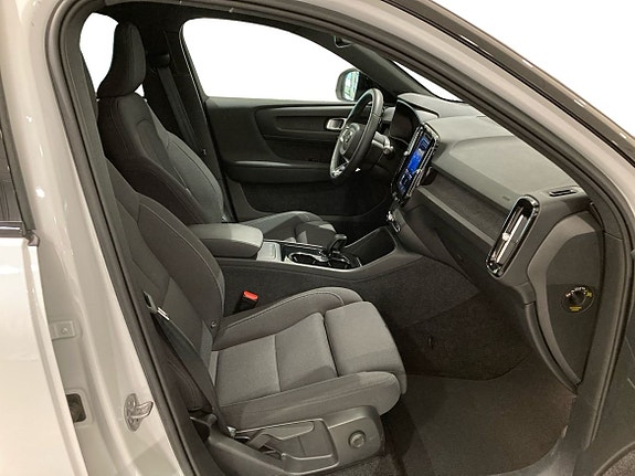 Volvo XC40 5 of 5