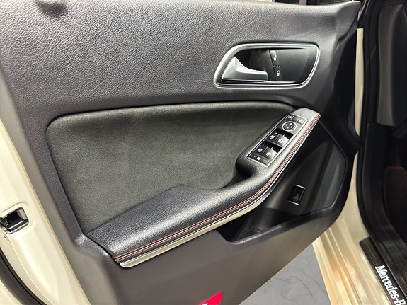 Mercedes-Benz CLA220 16 of 22