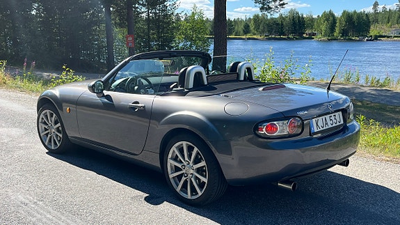 Mazda MX-5 2 of 5