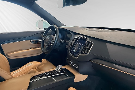 Volvo XC90 24 of 30