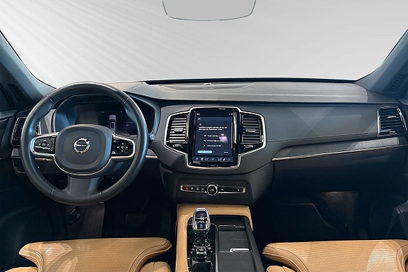 Volvo XC90 30 of 30