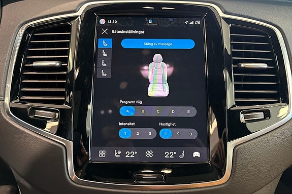 Volvo XC90 10 of 30