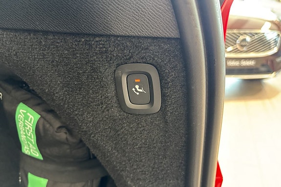 Volvo XC90 26 of 30