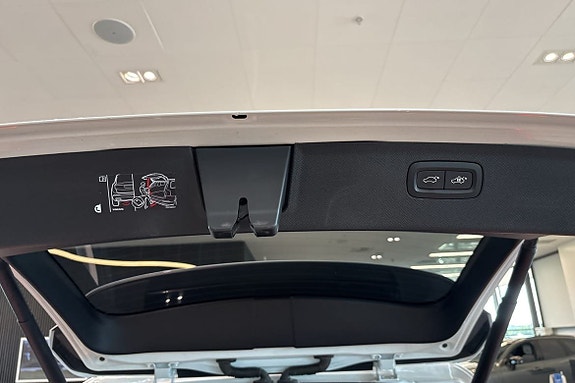 Volvo XC90 12 of 30