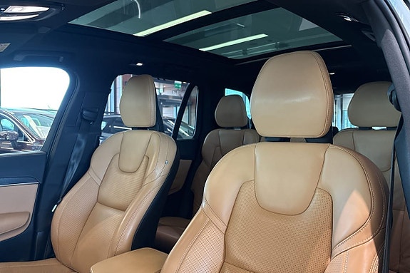 Volvo XC90 3 of 30