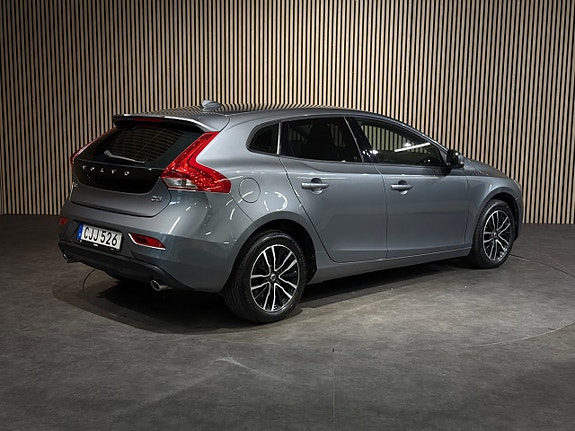 Volvo V40 4 of 5