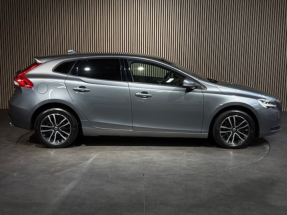 Volvo V40 3 of 5