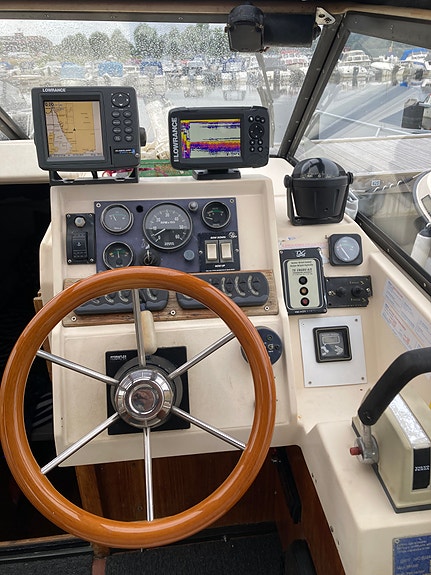 Fjord 725 SE V8 – Topputrustad familjeklassiker BK 3500kg 30 km båtvagn 9 of 19