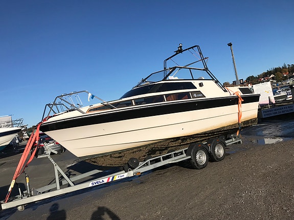 Fjord 725 SE V8 – Topputrustad familjeklassiker BK 3500kg 30 km båtvagn 2 of 5