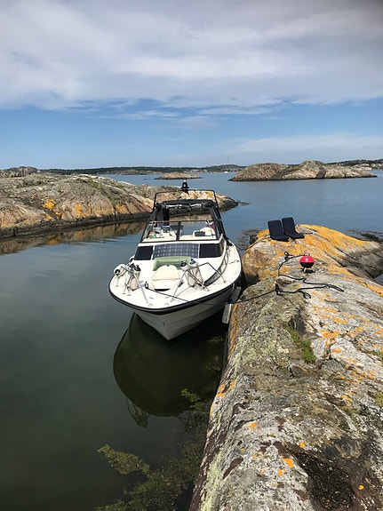 Fjord 725 SE V8 – Topputrustad familjeklassiker BK 3500kg 30 km båtvagn 6 of 19
