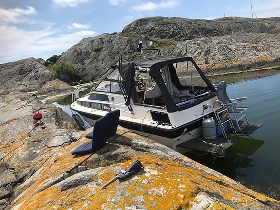 Fjord 725 SE V8 – Topputrustad familjeklassiker BK 3500kg 30 km båtvagn 7 of 19