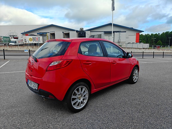 Mazda 2 3 of 5