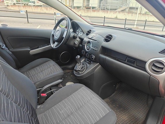 Mazda 2 4 of 5