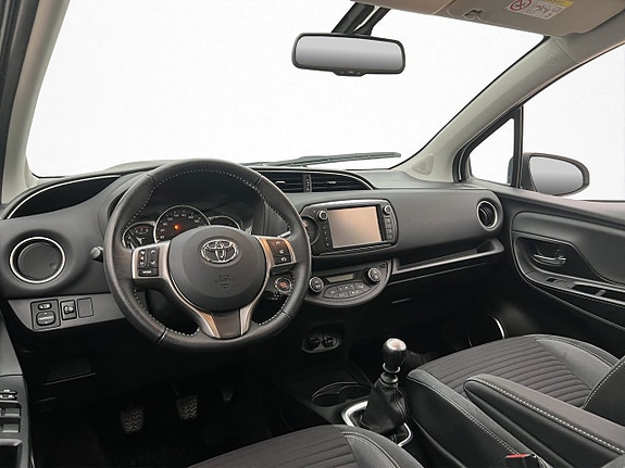 Toyota Yaris 13 of 24