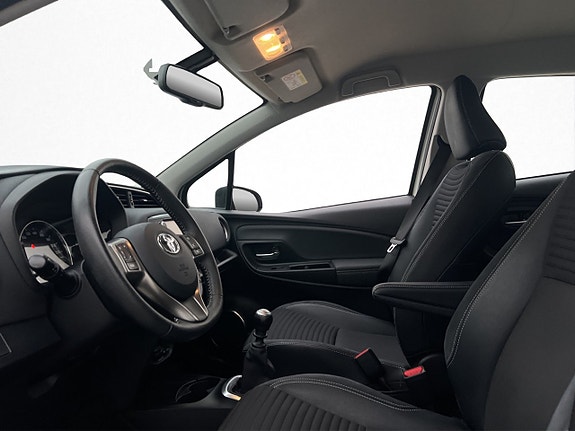 Toyota Yaris 12 of 24